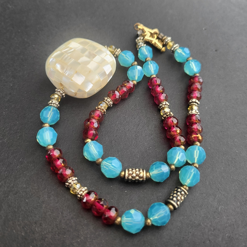 Beaded Necklace w/ Mother of Pearl Checkerboard Cube - Picture 4 of 4